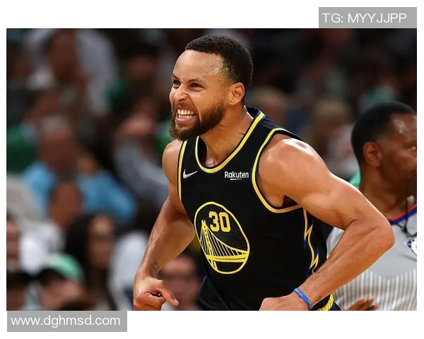 库里灵活运用节奏变化轻松突破防守完成抛投得分 库里灵活运用节奏变化轻松突破防守完成抛投得分