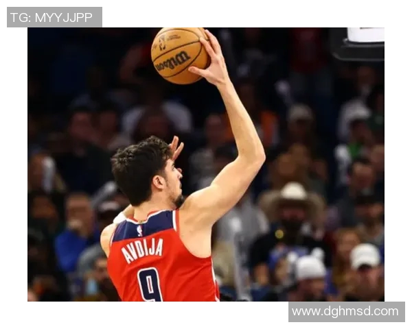 阿夫迪亚一直和杨瀚森交流戈塔特掩护,甚至想学中文帮助他 阿夫迪亚一直和杨瀚森交流戈塔特掩护,甚至想学中文帮助他