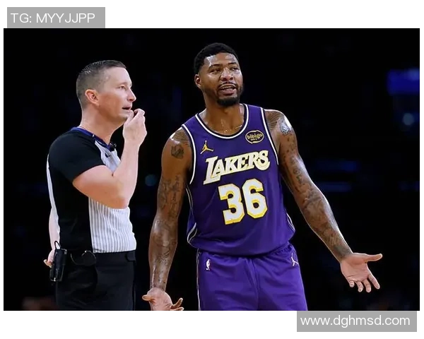 湖人后卫斯马特因不雅手势被罚3.5万美元 伤病困扰下球队迎战快船